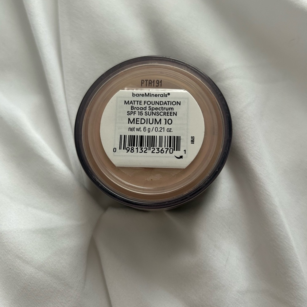 Bare Minerals Foundation Powder - Medium 10 - Picture 2 of 2